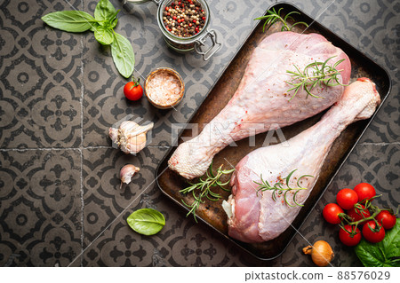 Raw turkey thigh 88576029