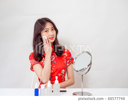 First-ranked author, Tradition, Cheongsam, Cheongsam, Female Nursing, Kyoko, Cosmetology and skin care under a white background. 88577748