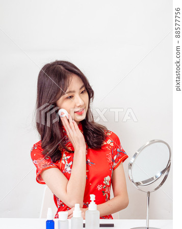 First-ranked author, Tradition, Cheongsam, Cheongsam, Female Nursing, Kyoko, Cosmetology and skin care under a white background. First-ranked author, Tradition, Cheongsam, Cheongsam, Female Nursing, Kyoko, Cosmetology and skin care under a white background. 88577756