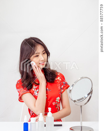 First-ranked author, Tradition, Cheongsam, Cheongsam, Female Nursing, Kyoko, Cosmetology and skin care under a white background. First-ranked author, Tradition, Cheongsam, Cheongsam, Female Nursing, Kyoko, Cosmetology and skin care under a white background. 88577759