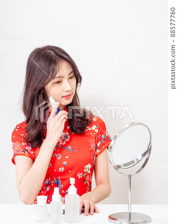 First-ranked author, Tradition, Cheongsam, Cheongsam, Female Nursing, Kyoko, Cosmetology and skin care under a white background. First-ranked author, Tradition, Cheongsam, Cheongsam, Female Nursing, Kyoko, Cosmetology and skin care under a white background. 88577760