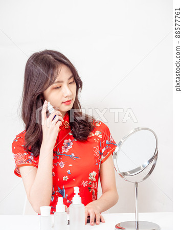 First-ranked author, Tradition, Cheongsam, Cheongsam, Female Nursing, Kyoko, Cosmetology and skin care under a white background. First-ranked author, Tradition, Cheongsam, Cheongsam, Female Nursing, Kyoko, Cosmetology and skin care under a white background. 88577761