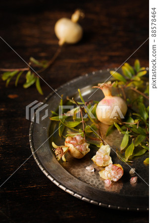pomegranate fruits on a metal plate 88578464