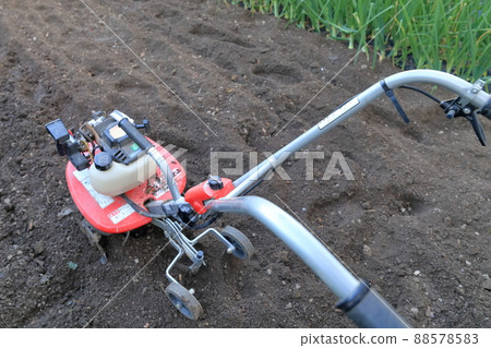 Agricultural tools for cultivating fields (engine-powered cultivator) 88578583