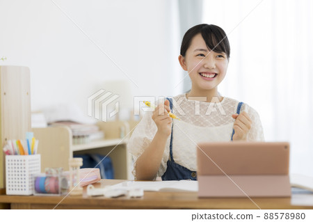 Girl studying on a tablet PC Online learning 88578980