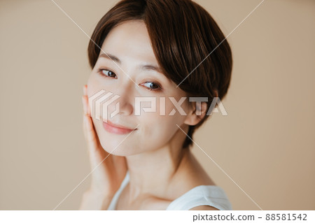 Women Skin Care 88581542