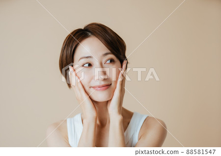 Women Skin Care 88581547