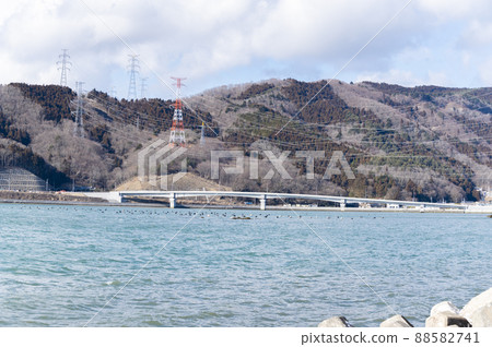 Bridges, towers and the sea 88582741