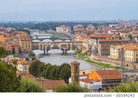 米開朗基羅廣場（意大利 - 佛羅倫薩）的阿諾河 88584243