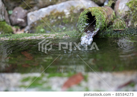 Spring water Spring water 88584273