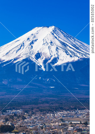View from Mt. Fuji Fujiyoshida Vertical composition 88585002