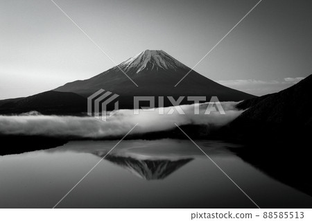Mt. Fuji overlooking Lake Motosu from Nakanokura Pass (back view of 1000 yen bill) Yamanashi Prefecture Mt. Fuji overlooking Lake Motosu from Nakanokura Pass (back view of 1000 yen bill) Yamanashi Prefecture 88585513