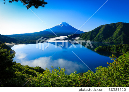 從中倉峠眺望本栖湖的富士山(1000日元紙幣背面) 山梨縣 從中倉峠眺望本栖湖的富士山(1000日元紙幣背面) 山梨縣 88585520