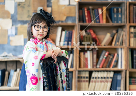 Girl in kimono commemorative photo half adult ceremony Shichigosan photo studio 88586356