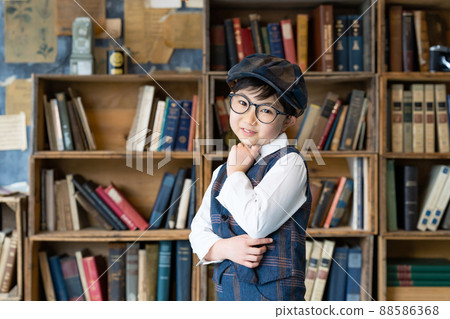 站在書架前的男孩，半成人儀式，七鄉山照相館 88586368