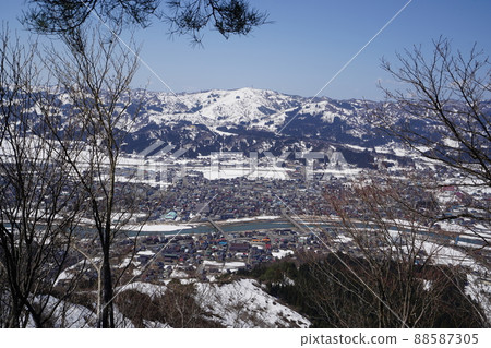 April 8, 2022 Muikamachi, Niigata Prefecture Climbing from Yakushi Ridge to Mt. Sakado in early spring The scenery you see changes as you climb April 8, 2022 Muikamachi, Niigata Prefecture Climbing from Yakushi Ridge to Mt. Sakado in early spring The scenery you see changes as you climb 88587305