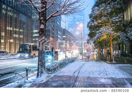 《東京》 大手町大雪的雪景 《東京》 大手町大雪的雪景 88590108