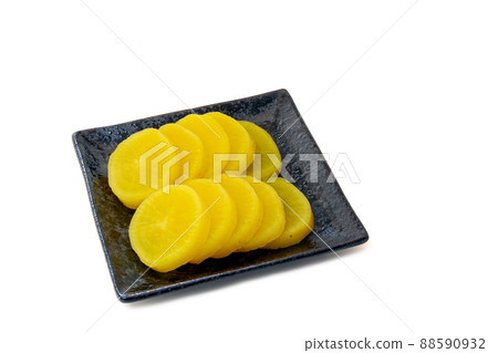 柿子Nukasawaan,是用柿子皮醃製國產蘿蔔,用麩皮醃製而成。 柿子Nukasawaan,是用柿子皮醃製國產蘿蔔,用麩皮醃製而成。 88590932