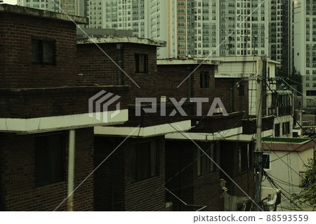 首爾龍山區清坡洞住宅街巷夏日陽光景觀 首爾龍山區清坡洞住宅街巷夏日陽光景觀 88593559