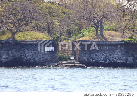 Regulated landing entrance and stone monument of No. 6 Daiba Regulated landing entrance and stone monument of No. 6 Daiba 88595290
