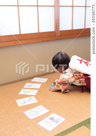 A child wearing a hakama on his 1st birthday and carrying an Issho Mochi on his back A child wearing a hakama on his 1st birthday and carrying an Issho Mochi on his back 88598775