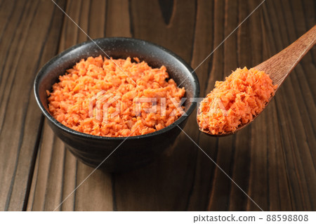Salmon flakes 88598808
