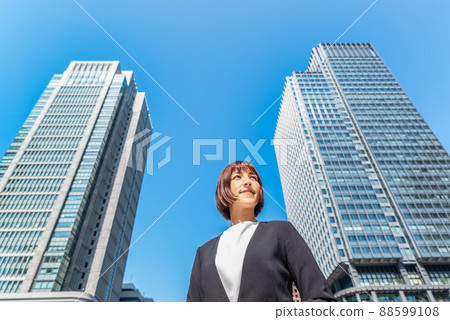Marunouchi Business District and Business Woman 88599108