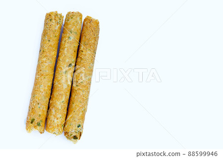 Crispy egg rolls with seaweed 88599946