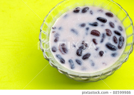 Black bean in sweet coconut milk with sticky rice Black bean in sweet coconut milk with sticky rice 88599986