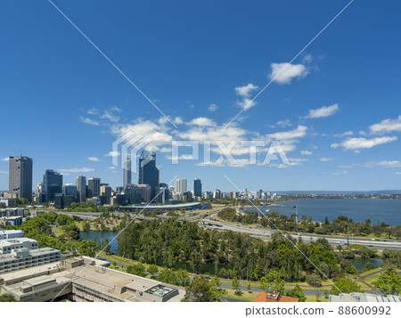 澳大利亞珀斯 天鵝河景觀，澳大利亞珀斯市中心的一組建築 88600992