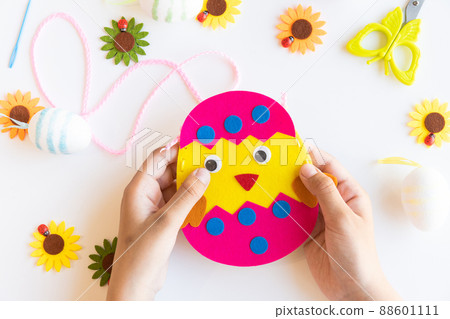 Decorative easter egg with your own hands. Decorative easter egg with your own hands. 88601111