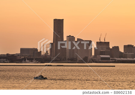Evening view of Yokohama Port Evening view of Yokohama Port 88602138