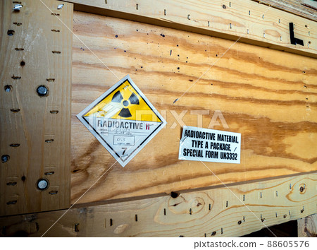 Radiation label beside the transport wooden box Type A package Radiation label beside the transport wooden box Type A package 88605576