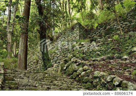 Stone steps on the Horaiji mountain trail in Shinshiro City, Aichi Prefecture Stone steps on the Horaiji mountain trail in Shinshiro City, Aichi Prefecture 88606174