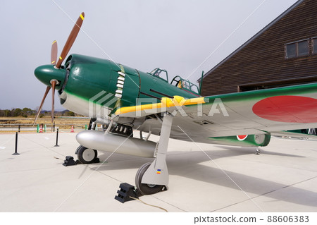 當地戰鬥機“Shiden Kai”的全尺寸模型(兵庫縣葛西市) 當地戰鬥機“Shiden Kai”的全尺寸模型(兵庫縣葛西市) 88606383