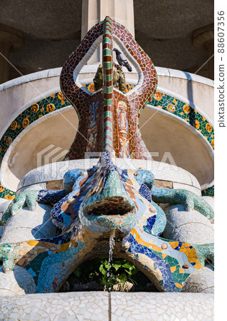 Guell公園巴塞羅那西班牙 88607356