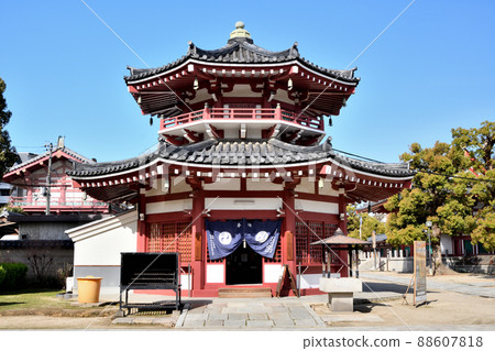 Shitennoji Temple (Minami Bell Hall [Whale Bell Tower]) [Tennoji Ward, Osaka City, Osaka Prefecture] 88607818
