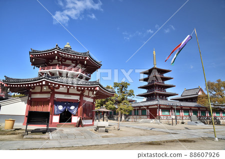 Shitennoji Temple (Minami Bell Hall [Whale Bell Tower] / Five-storied Pagoda) [Tennoji Ward, Osaka City, Osaka Prefecture] 88607926