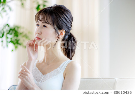 女性的美麗陷入困境 88610426