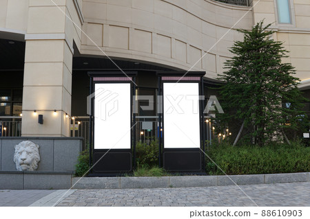 Advertising on whiteboards in nearby shopping malls Advertising on whiteboards in nearby shopping malls 88610903