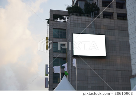 Advertising on the projection screen of nearby shopping malls Advertising on the projection screen of nearby shopping malls 88610908
