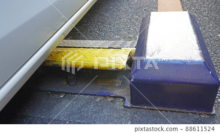 停車場風景<18>(投幣式停車場設置的鎖板裝置) 停車場風景<18>(投幣式停車場設置的鎖板裝置) 88611524