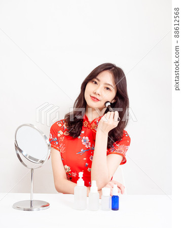 The first-ranked author, the traditional flag of the year, by the female cheongsam, Kyoko, a brush for under white background. The first-ranked author, the traditional flag of the year, by the female cheongsam, Kyoko, a brush for under white background. 88612568