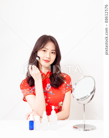 排名第一的作者，當年的傳統旗幟，由女旗袍恭子，一刷為白底。 88612576