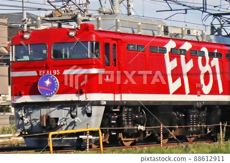 朱紅色牽引機車 朱紅色牽引機車 88612911