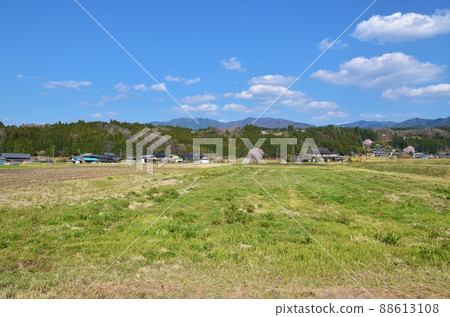 Rural scenery of Tomita in spring Gifu 88613108