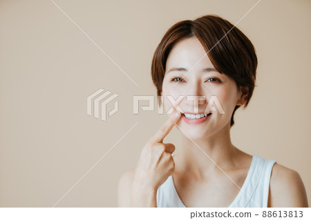 女性美白牙齒 女性美白牙齒 88613813