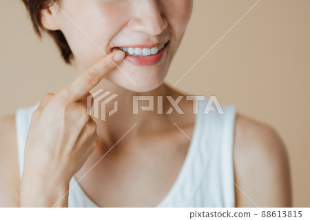 Female teeth mouth 88613815