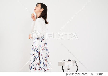 Woman in fashion pose in front of camera 88613849
