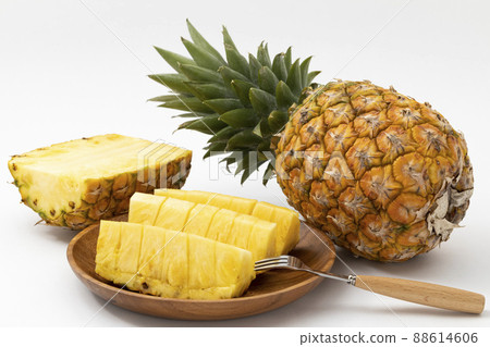 Whole pineapple and cut pineapple_white background 88614606